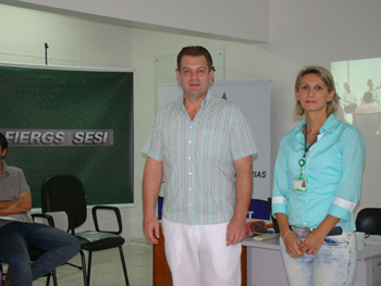 Presidente do Sinduscom-VT, Roberto Jachetti prestigiou a programação, ao lado da ministrante do curso, Viviana Schmidt